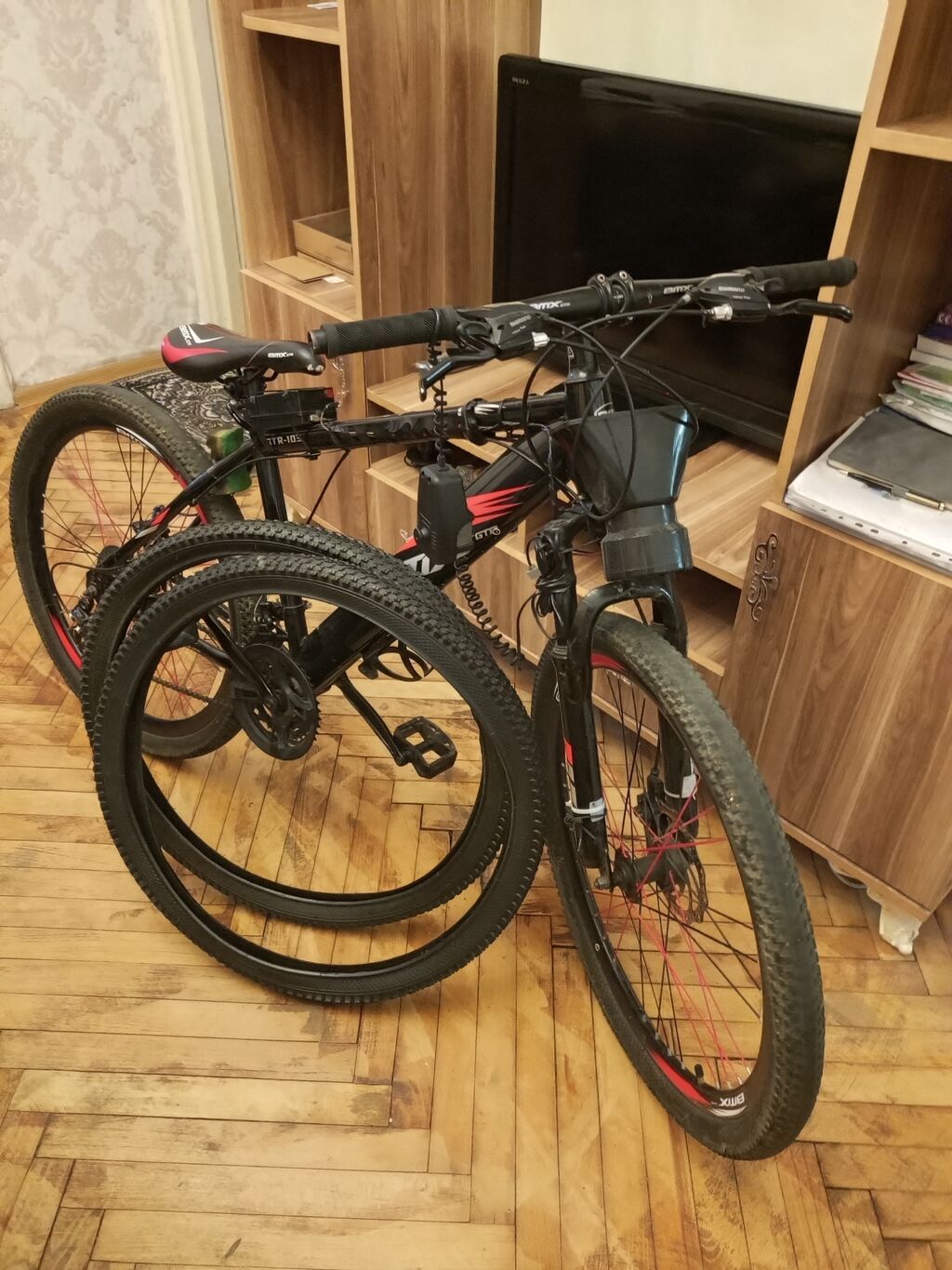 Bmx markalı 26-lıq velosiped qırmızı-qara qarışığ rəng üstündə danq