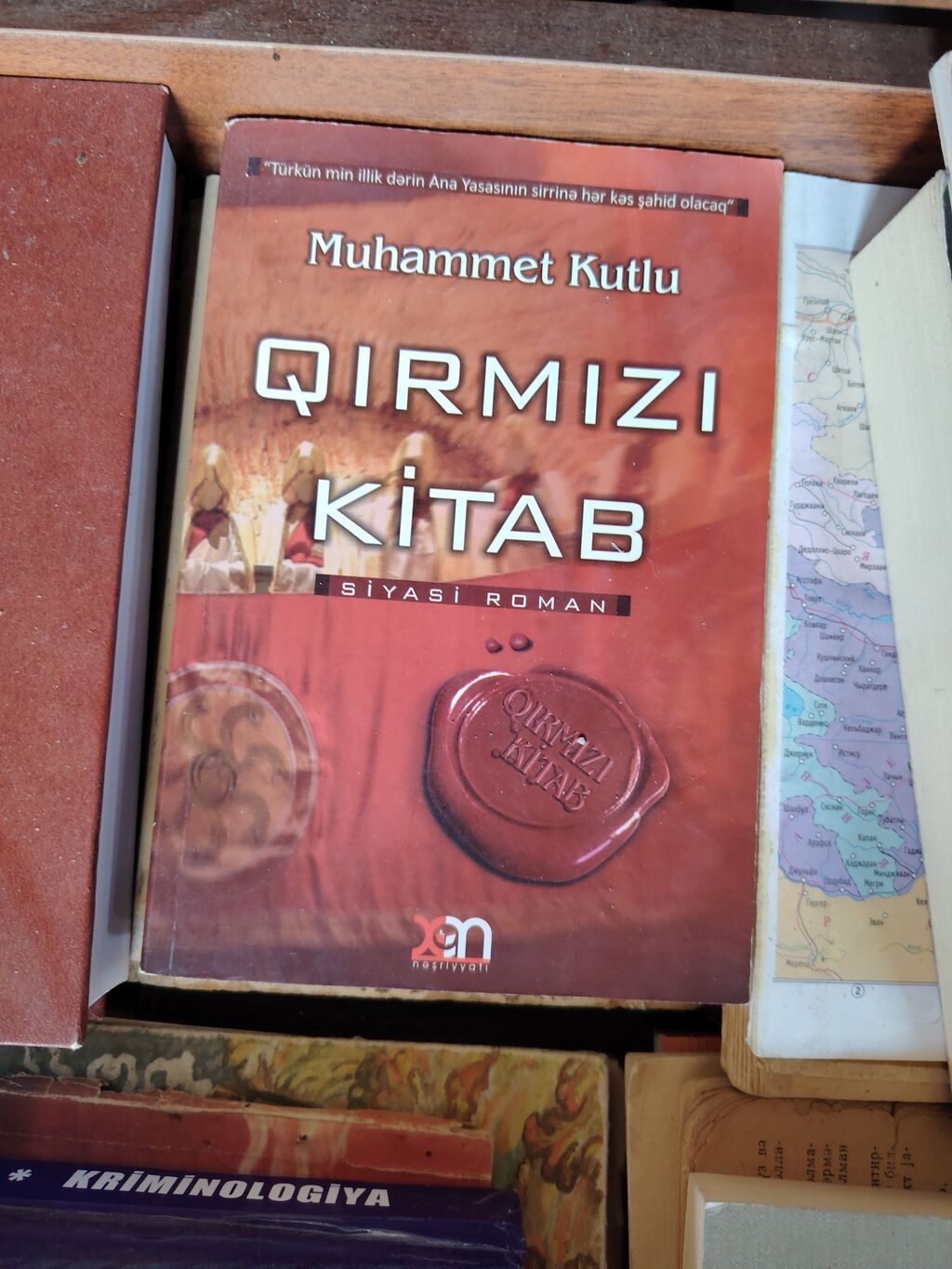 Məhsul: Kitab – “Qırmızı Kitab” Müəllif: Muhammet Kutlu Janr: Siyasi — Kitablar və jurnallar, Şəki