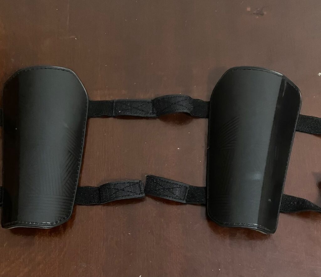 Futbol üçün baldır qoruyucuları (şin qvardları) - Material: sərt