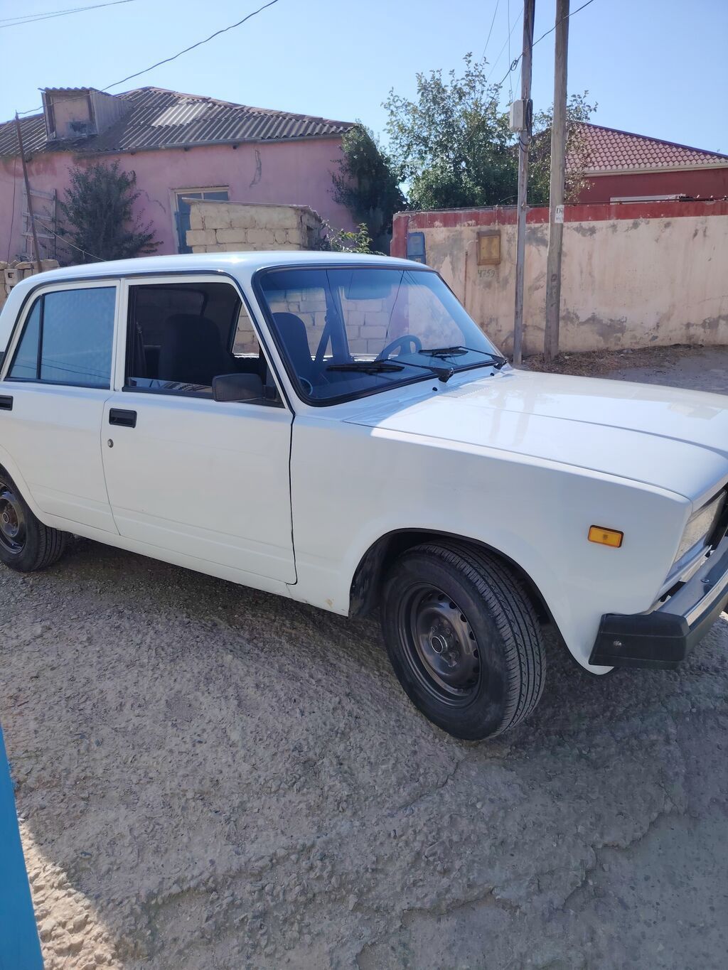 VAZ 2107 sedan – ağ rəng, 4 qapı. Texniki və xarici xüsusiyyətlər: - — Avto, Mehdiabad (3)