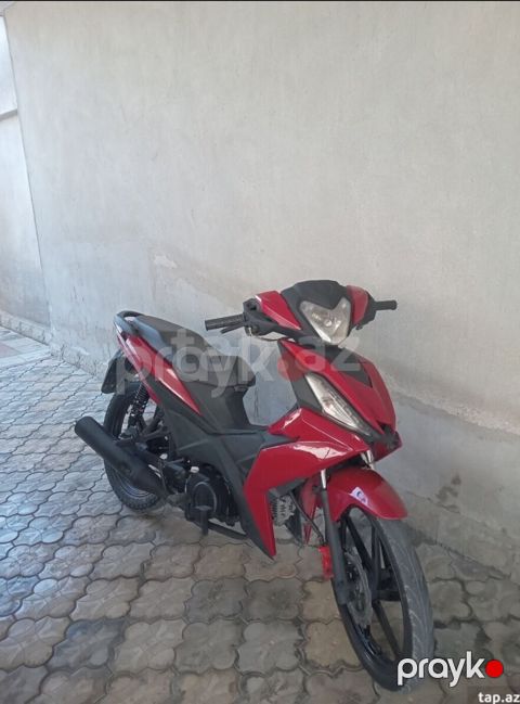 Qırmızı rəngli şəhər tipli skuter/moped - Agressiv dizaynlı