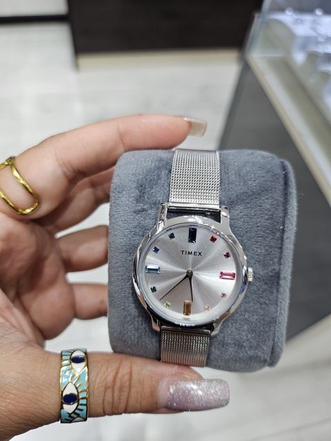 Timex qadın qol saatı - Korpus: parlaq gümüş rəngli metal korpus