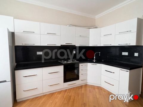 Mətbəx mebeli 800 Azn.Ölçü 392*180. Üstü mərmərdir. Üstünde qaz moyka