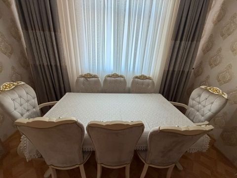 Masa 8eded stulu ilə 350azn Masa açılmır yaxsi veziyyetdedi Unvan Hezi