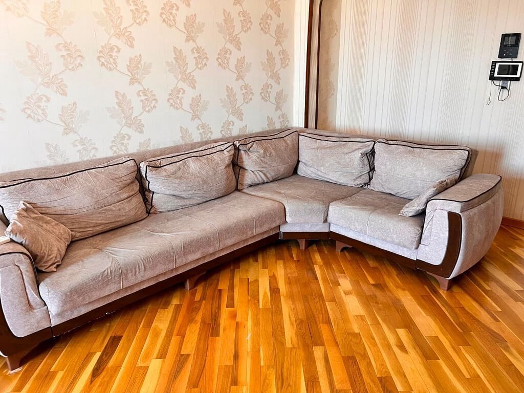 Endirim edildi‼️‼️Kunc divan satilir. 270 azn. Yaxşı vəziyyətdədir hec — Mebel, Qobu
