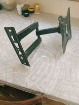 Televizor altt-kranwteyner — Wall mounts and brackets