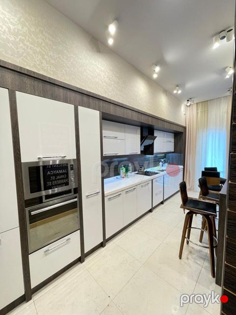 İcarəyə verilir 3 otaqlı yeni tikili 140 m²