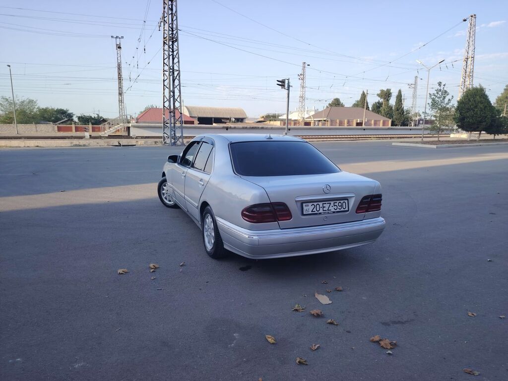 Mercedes-Benz E-Class (W210) sedan – gümüşü rəng. Əsas xüsusiyyətlər — Avto, Gəncə (4)