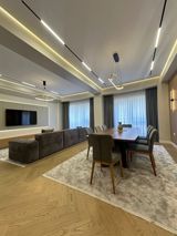 Satılır 5 otaqlı yeni tikili 200 m² — Nara x.