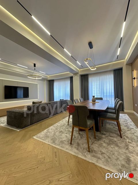Satılır 5 otaqlı yeni tikili 200 m²