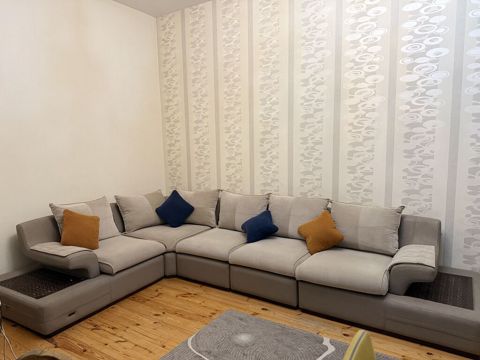 Divan satılır 🛋️ İşlənmiş, lakin çox yaxşı vəziyyətdə olan divan — Xırdalan