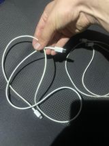 İphone usb si orginaldı qiymet 25 azn 1 ədədinə aiddir tək tək də — Elektronika
