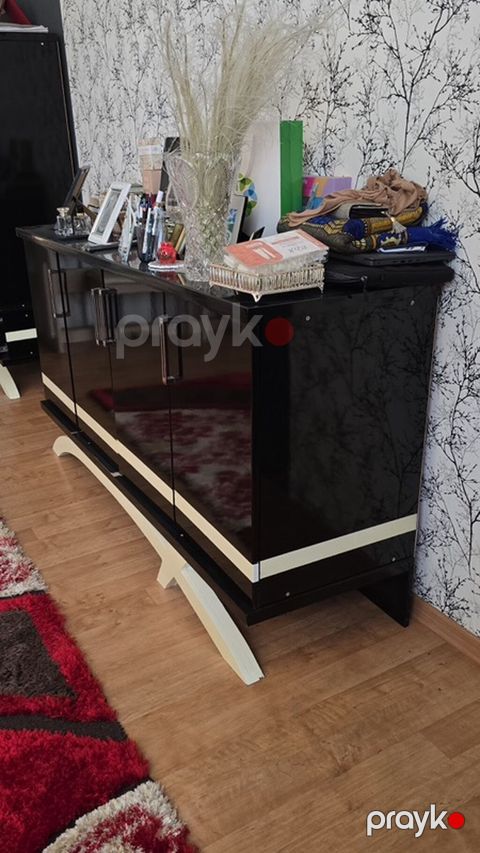 Mebel: Şıq bufet/komod - Rəng: parlaq qara, korpus boyunca krem