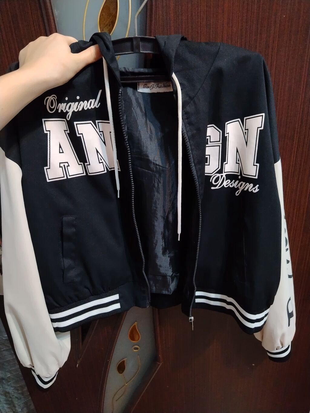 Qadın/Kişi unisex qısa bomber-hoodie - Rəng: qara gövdə, krem rəngli