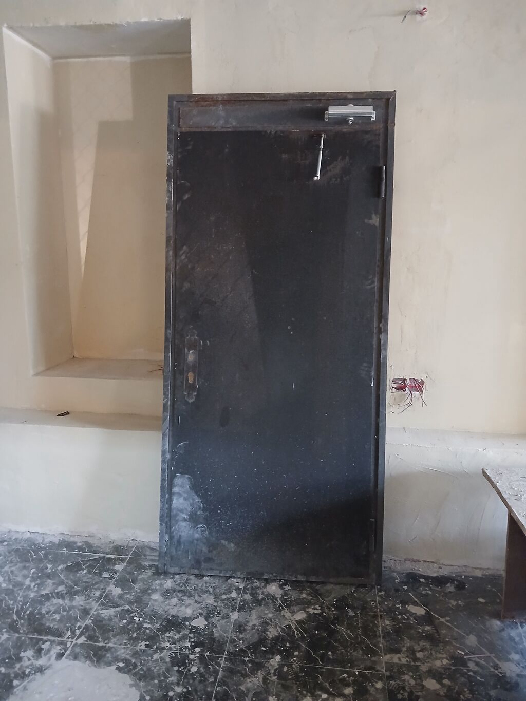 Metal qapı super veziyyetde - Material: qalın poladdan hazırlanmış — Mallar, Bakı