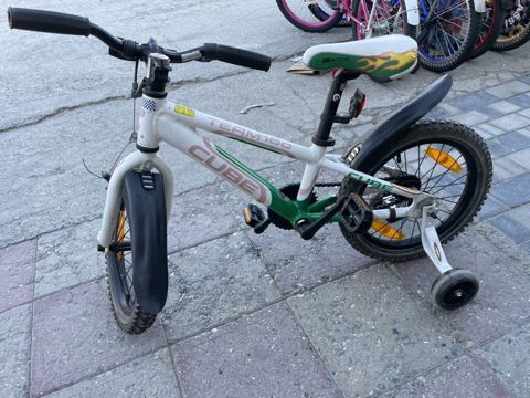 Uşaq velosipedi CUBE Team 1600 — 16 düym, köməkçi təkərlər