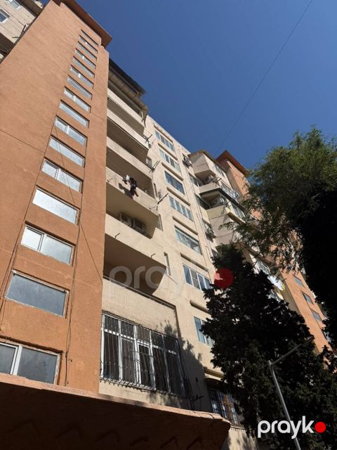 Satılır 1 otaqlı köhnə tikili 45 m²