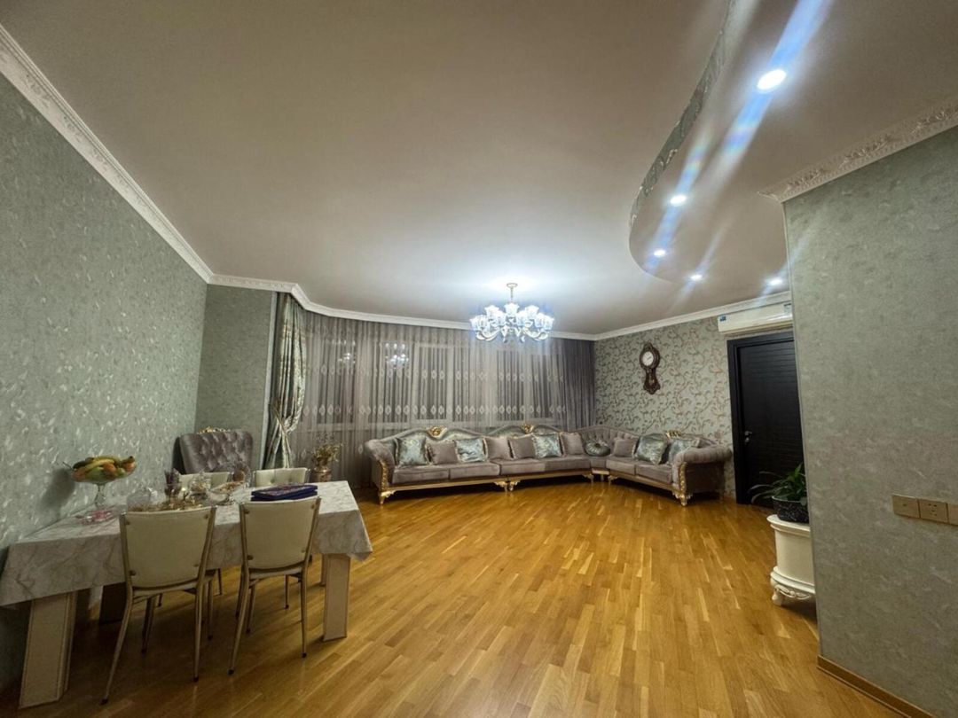 Satılır 4 otaqlı yeni tikili 200 m² — Mənzil, Bakı (2)