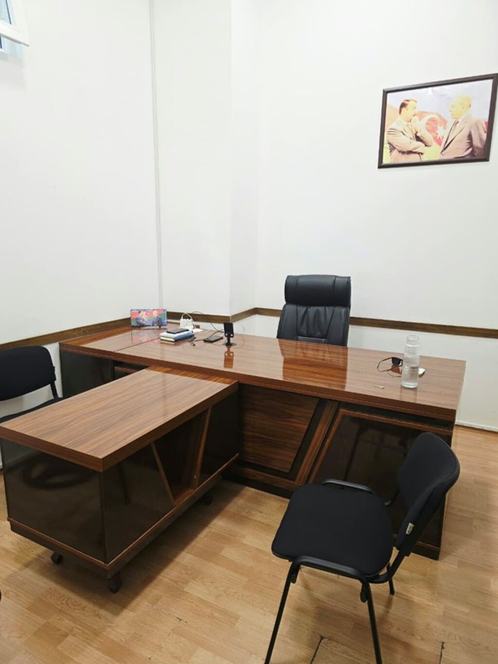 Ofis mebel dəsti Tərkib: - L formalı rəhbər masası: geniş iş səthi — Ofis mebeli, Bakı