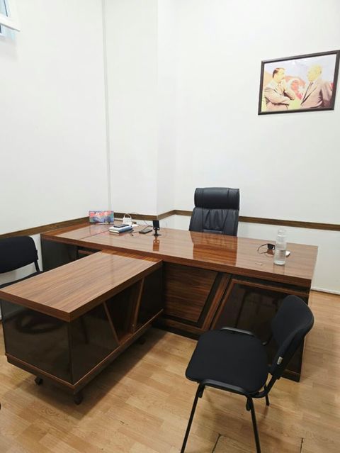Ofis mebel dəsti Tərkib: - L formalı rəhbər masası: geniş iş səthi — Office furniture
