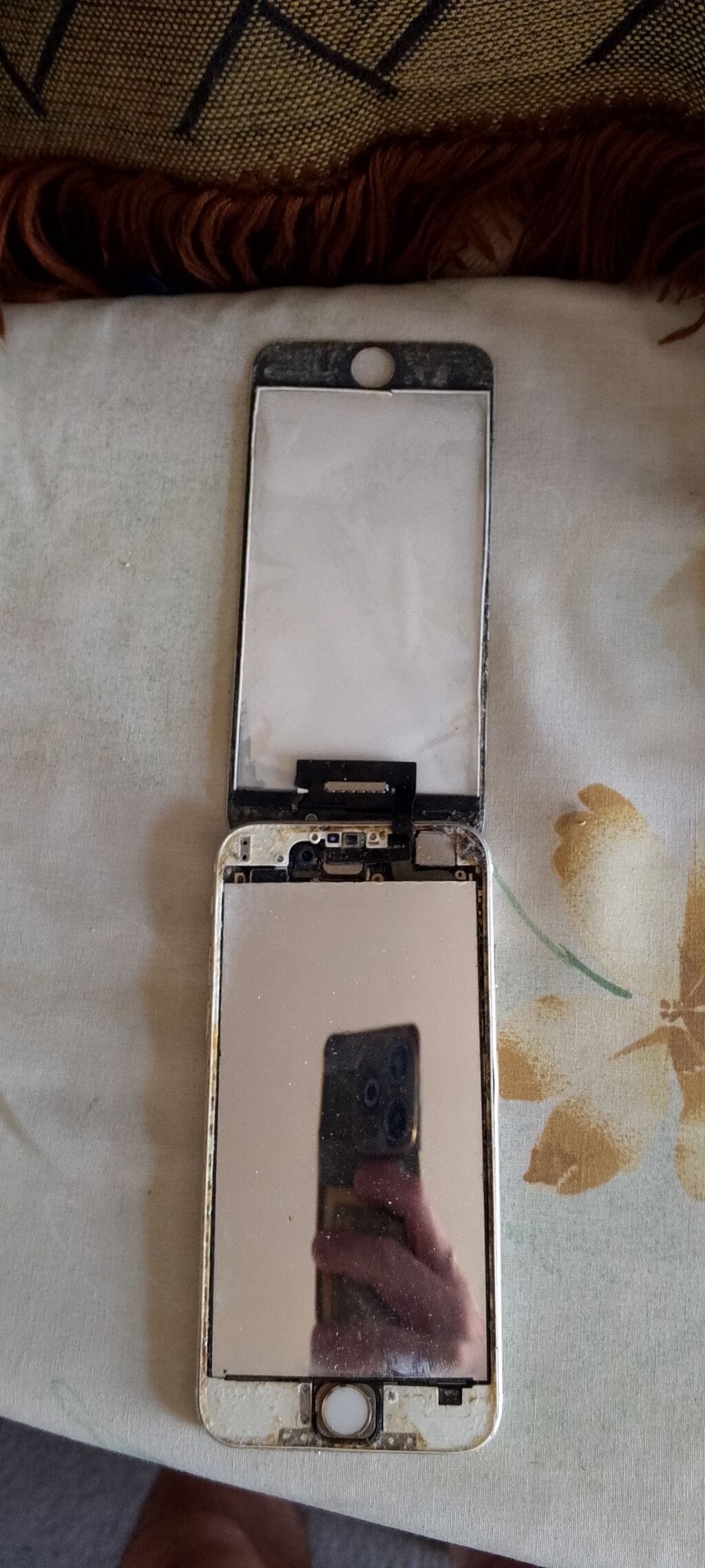 IPhone 6 (Model A1688) — qızılı rəng Xüsusiyyətlər: - 4.7" Retina