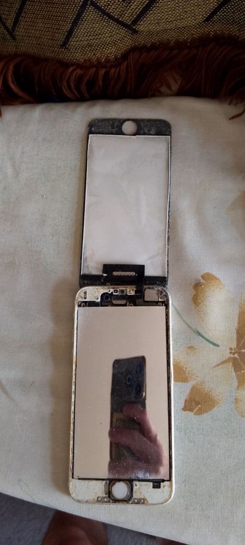 IPhone 6 (Model A1688) — qızılı rəng Xüsusiyyətlər: - 4.7" Retina