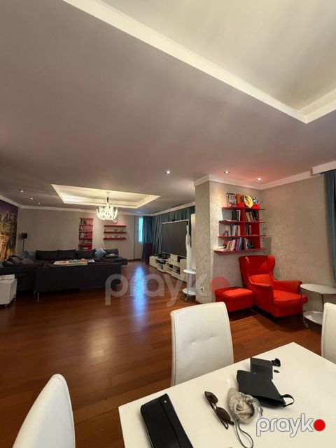 Satılır 5 otaqlı yeni tikili 250 m²