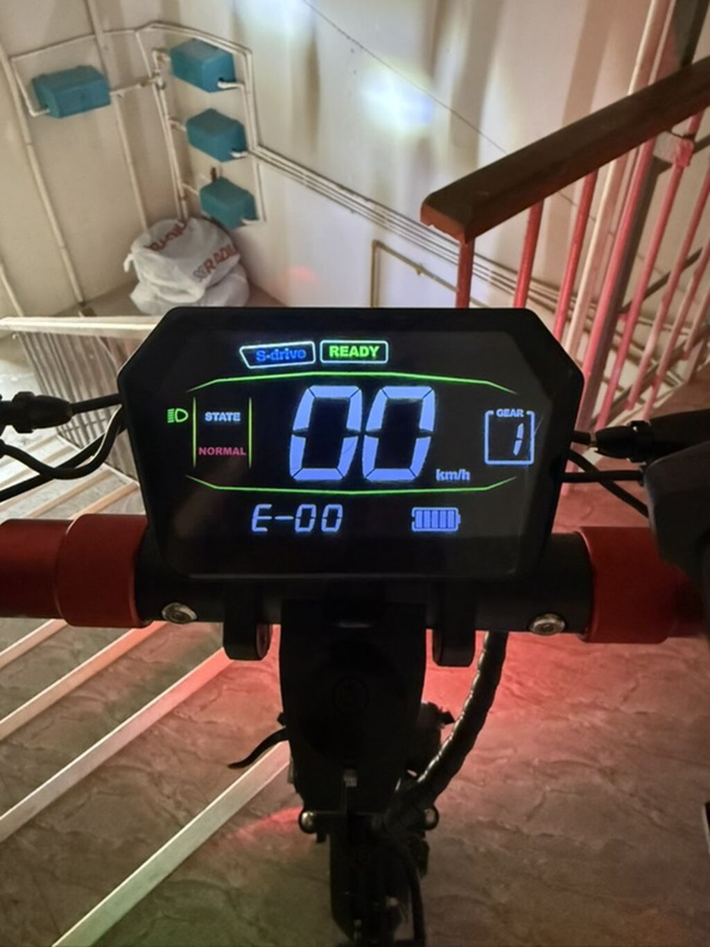 Güclü elektrikli skuter – off-road təkərlər və ikiqat amortizasiya ilə — Mallar, Masazır (7)