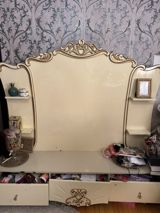 Klassik üslubda yataq otağı üçün tualet masası / güzgülük. Krem — Furniture