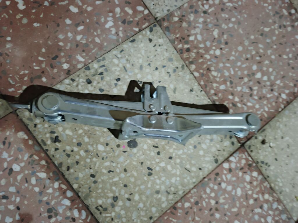 Toyota mexaniki “scissor jack” (domkrat) - Brend: TOYOTA (Wako Ind — Avto, Mehdiabad