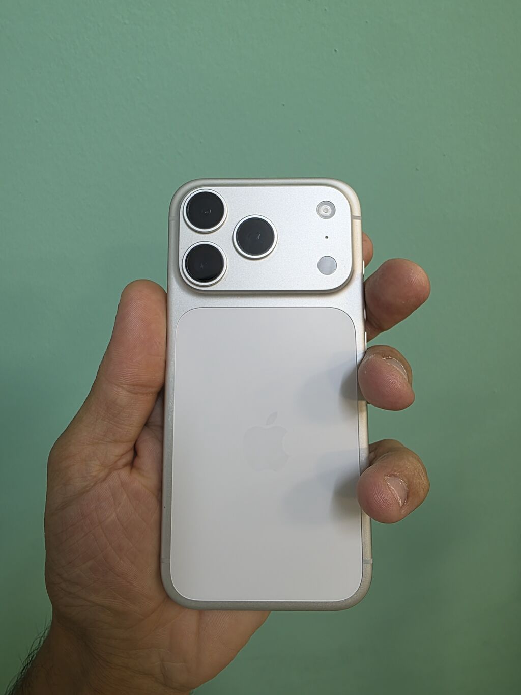 IPhone 17 Pro Max, Ağ, Simsiz şarj