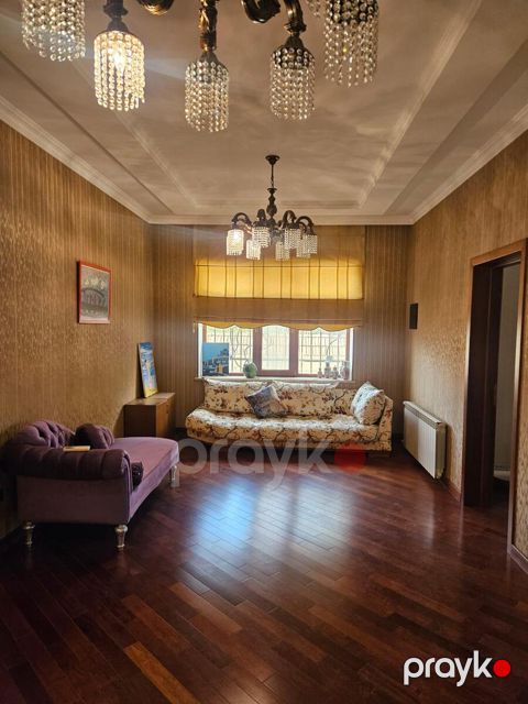 Satılır 7 otaqlı həyət evi/bağ evi 600 m²