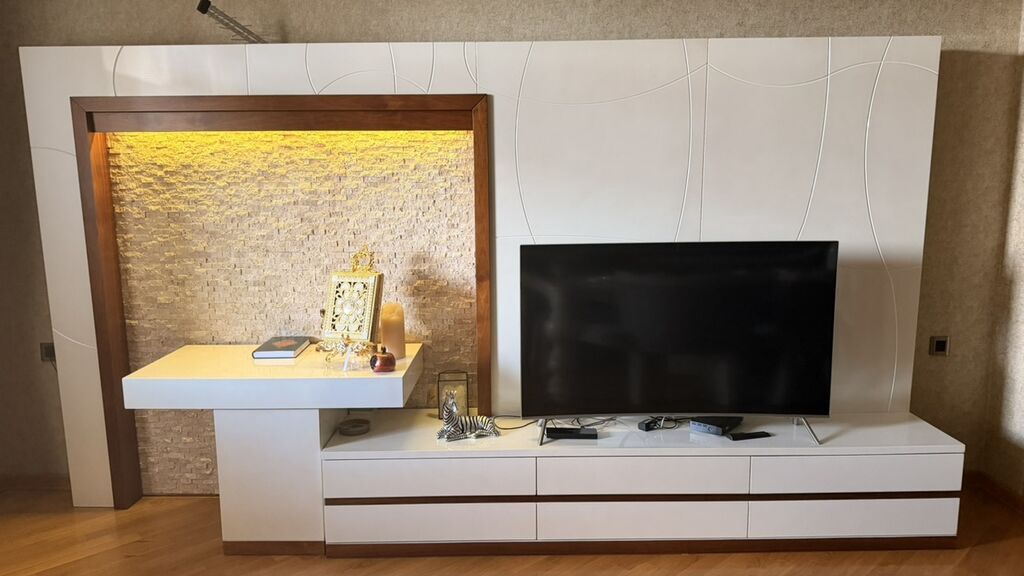Mebel dəsti – TV stendi və dekor paneli, ağ rəngli — Mebel, Bakı