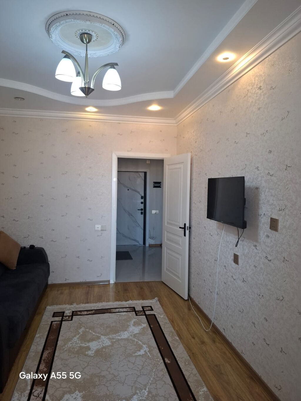 1 otaqlı mənzil – zal/yaşayış otağı Xüsusiyyətlər: - İşıqlı, yığcam — Daşınmaz əmlak, Bakı