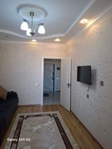 1 otaqlı mənzil – zal/yaşayış otağı Xüsusiyyətlər: - İşıqlı, yığcam — Real estate