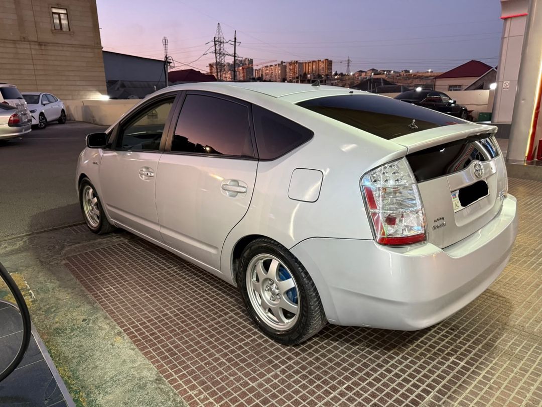 “Toyota Prius” icarəsi — Avtomobil icarəsi, Bakı (5)