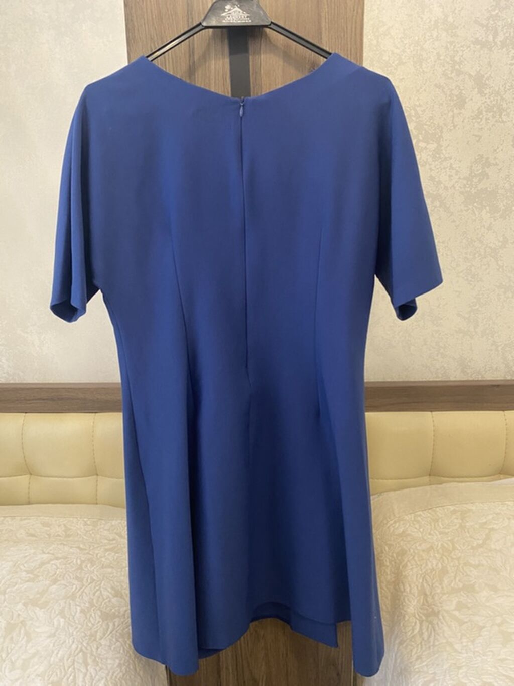 Mavi rəngli qadın donu - Model: V-yaxalı, ön hissədə asimmetrik — Şəxsi əşyalar, Bakı