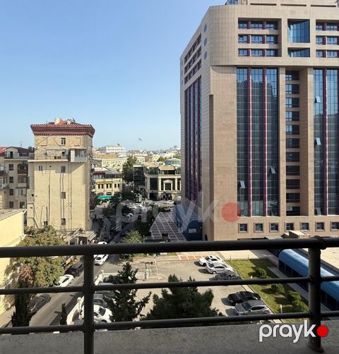 İcarəyə verilir 4 otaqlı yeni tikili 211 m²