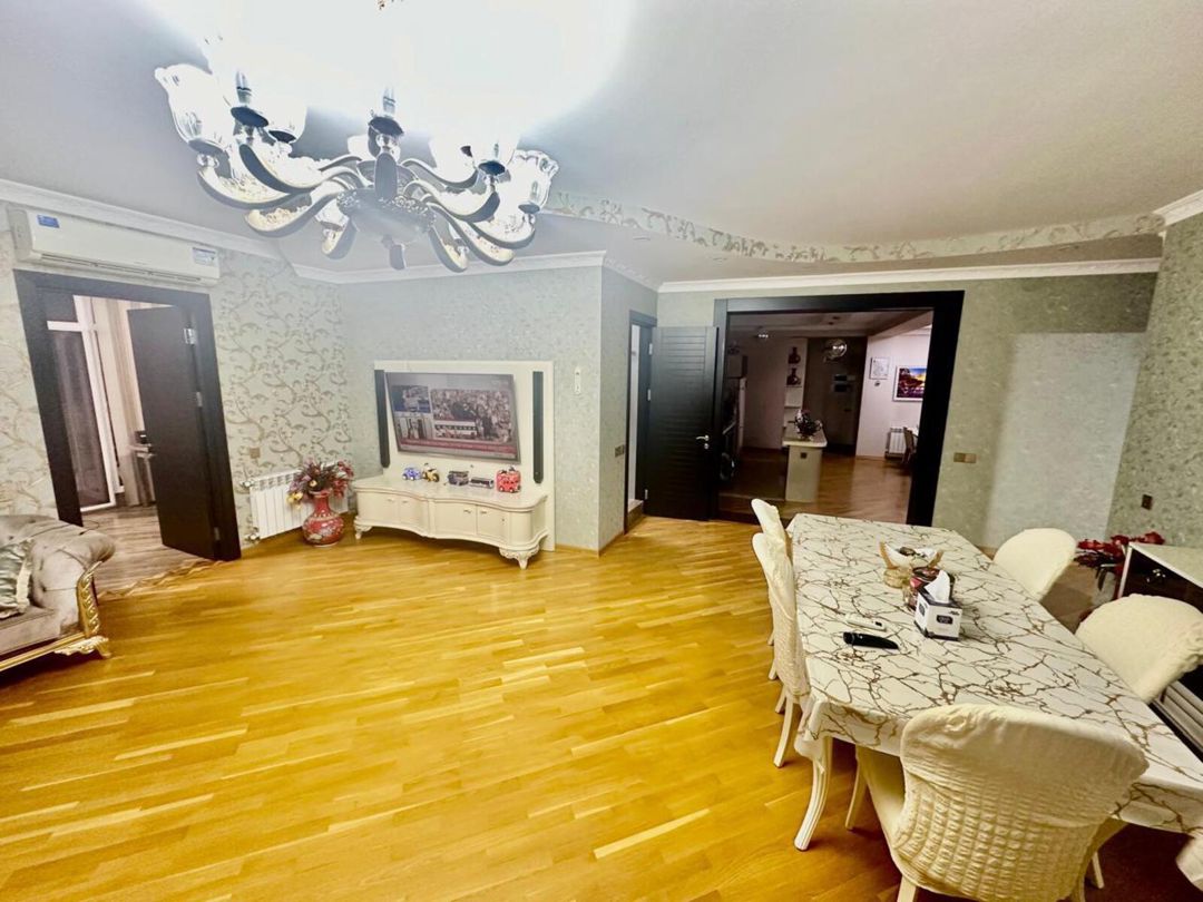 Satılır 4 otaqlı yeni tikili 200 m² — Mənzil, Bakı (4)