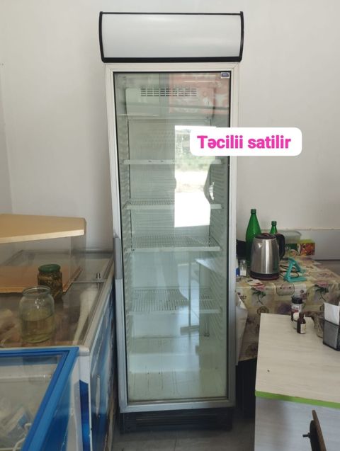 Vitrin soyuducu. Eni 60 sm, hündürlüyü 2 m