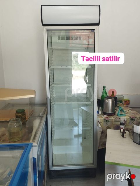 Vitrin soyuducu. Eni 60 sm, hündürlüyü 2 m
