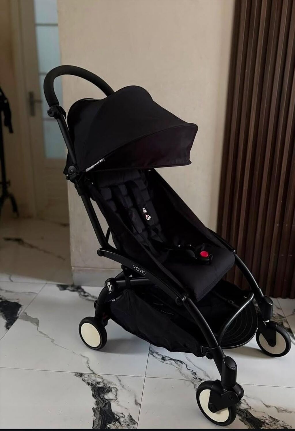 Babyzen yoyo kolyaska satilir temiz seliqelidir 650azn satiriq hec bir