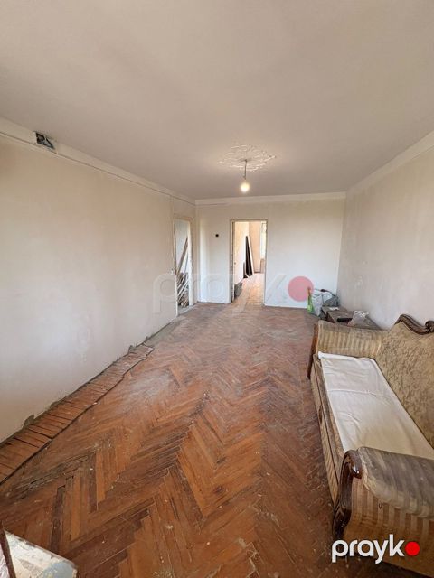 Satılır 2 otaqlı köhnə tikili 60 m²