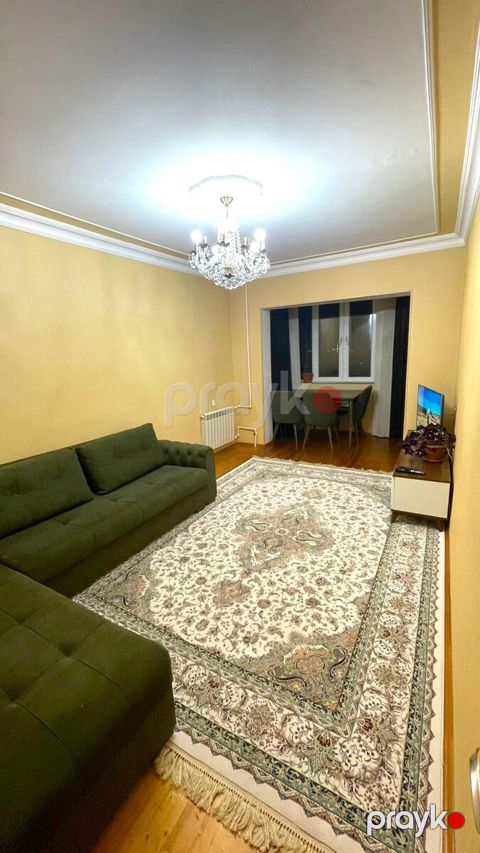 Satılır 3 otaqlı köhnə tikili 90 m²