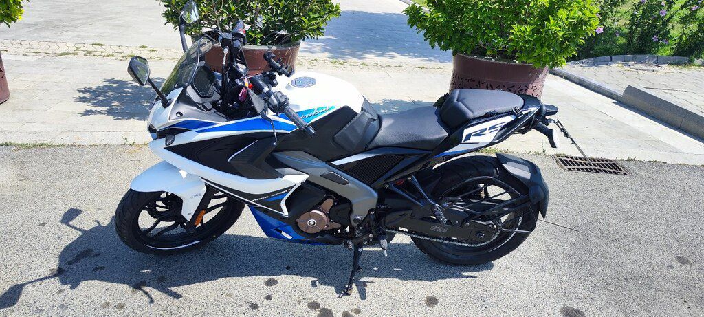 Bajaj Pulsar RS 200, 200 sm3, 2025 il, 9 000 km — Motosikletlər, Bakı (3)