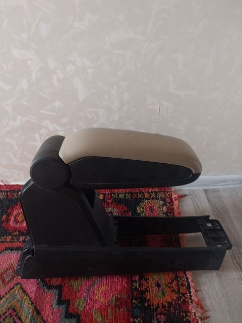 Avtomobil üçün orijinal mərkəzi qoltuqaltı (armrest) və orta konsol