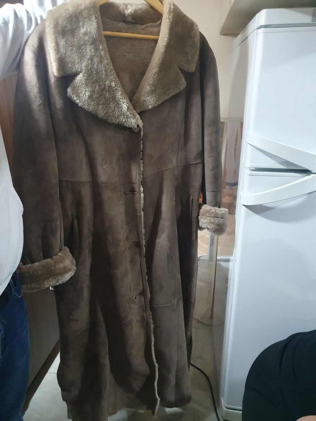 Qadınlar üçün çox keyfiyyətli uzun kürklü palto dublyonka İdeal