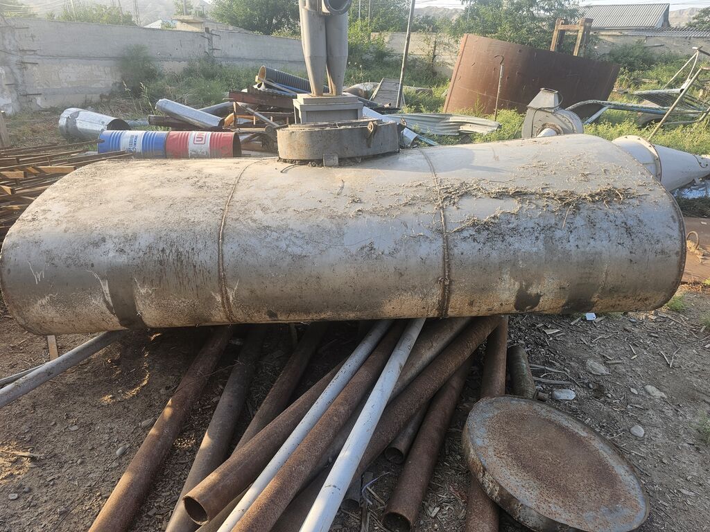 Metallik üfüqi silindrik tutum (rezervuar) - Material: qalın divarlı — Mallar, Mingəçevir (4)