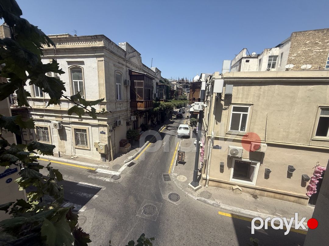 Satılır 4 otaqlı köhnə tikili 135 m² — Mənzil, Bakı (2)