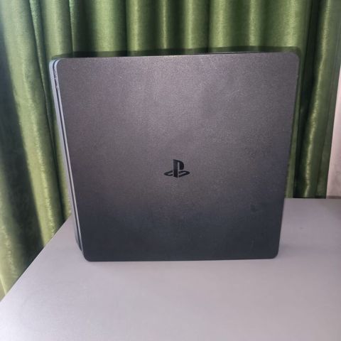 Sony PlayStation 4 Slim oyun konsolu